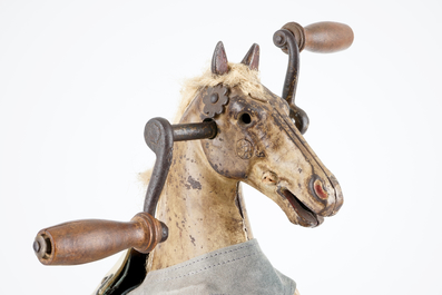 Een driewieler met een paard, 19/20e eeuw