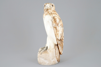 A carved marble figure of an eagle, first half of the 20th C.