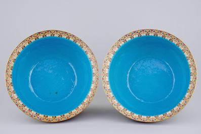 A pair of Chinese cloisonne fish bowls, 19/20th C.