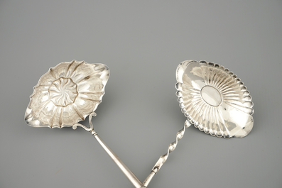 Two silver spoons with wooden handles, one engraved, 18/19th C.