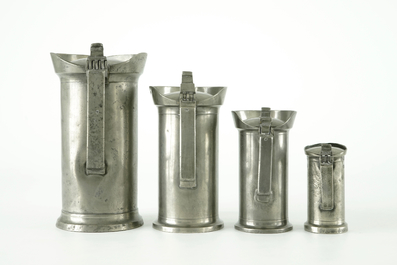 A collection of pewter wares, consisting of 20 jugs, plates, trays and bowls, 17/19th C.