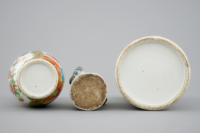 Deux vases en porcelaine de Canton famille rose et un poisson d'Arita, Japon, 19&egrave;me