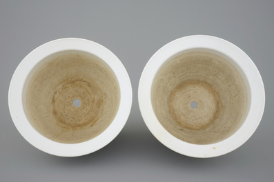 A pair of Chinese famille rose flower pots, 19th C.