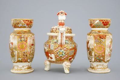 A Japanse three-piece Satsuma garniture, Meiji, ca. 1900