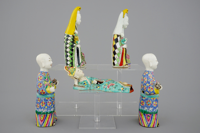 A collection of five unusual Chinese famille rose figures, 18/19th C.