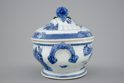 A Chinese blue and white export tureen on stand, Qianlong, 18th C.