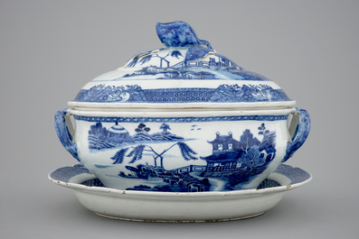 A Chinese blue and white export tureen on stand, Qianlong, 18th C.