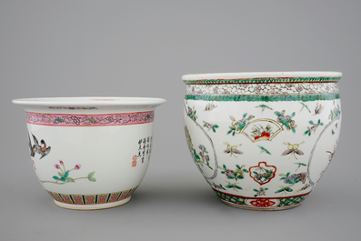 Deux jardini&egrave;res en porcelaine de Chine famille rose-verte et un bol wucai, 19/20&egrave;me