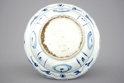 A blue and white Chinese kraak porcelain klapmuts bowl with a bird, Wanli, 1573-1619