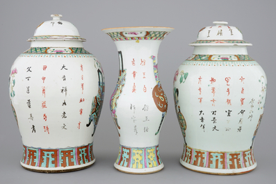 Een set van drie Chinese famille rose vazen, 19e eeuw