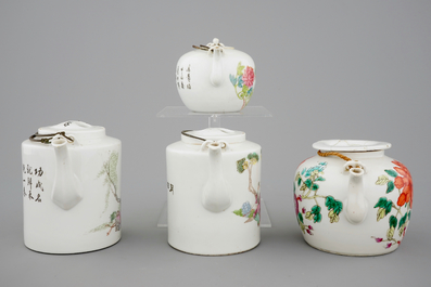 Un lot de 4 th&eacute;i&egrave;res en porcelaine de Chine famille rose, 19/20&egrave;me