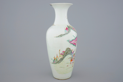 Un vase en porcelaine de Chine famille rose sur socle en bronze dor&eacute;, 18/19&egrave;me