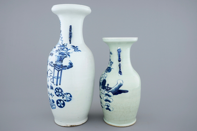 Deux vases en porcelaine de Chine en bleu et blanc sur fond c&eacute;ladon, 19&egrave;me