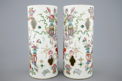 A pair of Chinese famille rose hat stands, 19th C.