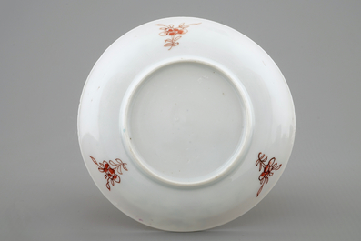 Une tasse et soucoupe en porcelaine de Chine &agrave; d&eacute;cor de cerfs, Yongzheng/Qianlong