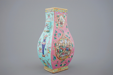 Un vase de forme fang hu en porcelaine de Chine famille rose, 19&egrave;me