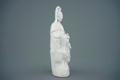 A Chinese Dehua blanc de Chine model of Guanyin with child, 18/19th C.