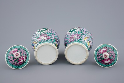 A pair of Chinese famille rose vases and covers, 19/20th C.