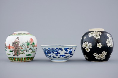 2 Chinese ginger jars in famille verte and noire with a blue and white dragon bowl, 19th C.