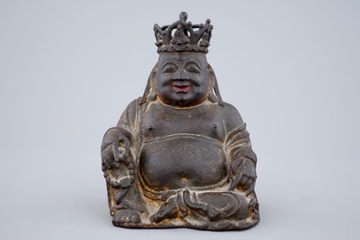 Un mod&egrave;le d'un Bouddha couronn&eacute; en bronze lacqu&eacute; et dor&eacute;, Chine, Dynastie Ming