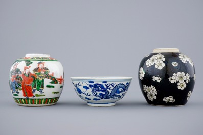 2 Chinese ginger jars in famille verte and noire with a blue and white dragon bowl, 19th C.