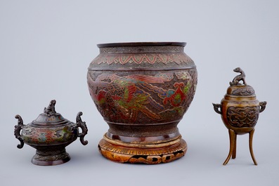 Two Chinese bronze and cloisonn&eacute; censers and a jardini&egrave;re, 19/20th C.