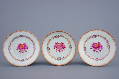 Een 35-delig Chinees famille rose servies met &quot;John Adams&quot; decor, Qianlong, 18e eeuw