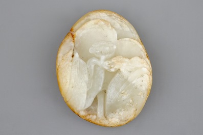 A Chinese miniature carved jade boulder, 19/20th C.