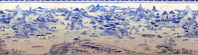 Een grote Chinese blauw-witte viskom met een zicht op Canton, 19e eeuw