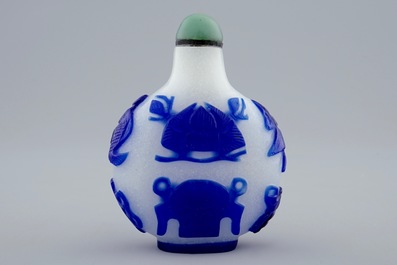 A Chinese blue and white overlay glass snuff bottle, 19th C.