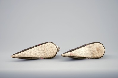 A pair of Chinese embroidered lotus shoes, 19/20th C.