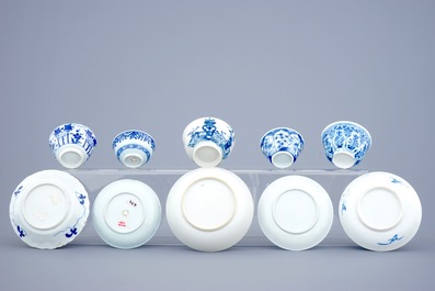 A lot of 5 Chinese blue and white cups and saucers, 18th C.