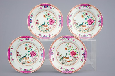 Een lot van 8 Chinese famille rose borden met decor van pauwen, Qianlong, 18e eeuw