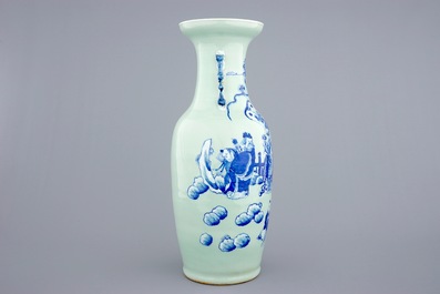 Een fijne Chinese blauw-wit op celadon fond vaas met personages, 19e eeuw