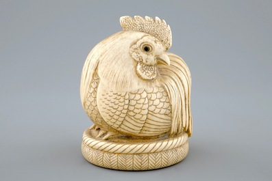 A Japanese ivory netsuke in the shape of a rooster, signed on the base, 19th C.