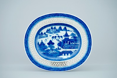 A Chinese blue and white pierced basket on stand, Qianlong, 18th C.