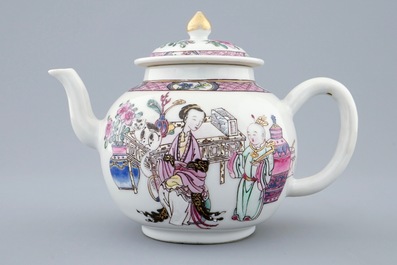Une excellente th&eacute;i&egrave;re et son couvercle en porcelaine de Chine famille rose, Yongzheng, 1723-1735