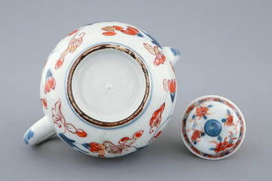 Een fraaie Japanse Imari theepot met deksel, Edo, 18e eeuw