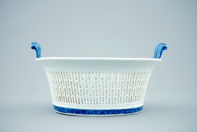 A Chinese blue and white pierced basket on stand, Qianlong, 18th C.