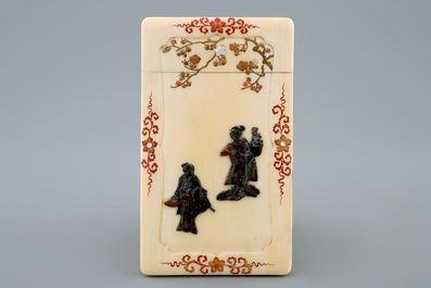 Un porte-cartes en ivoire laqu&eacute; de Shibayama, Japon, Meiji, 19&egrave;me