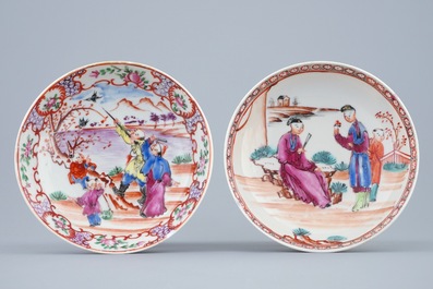 Twee Chinese famille rose koppen en schotels met Mandarijns decor, Qianlong