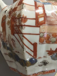 Een fraai paar grote Chinese Imari-stijl theepotten met deksels, Kangxi