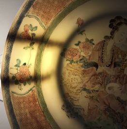 Une assiette en porcelaine de Chine famille rose coquille d'oeuf, Yongzheng, 1723-1735