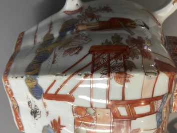 Een fraai paar grote Chinese Imari-stijl theepotten met deksels, Kangxi