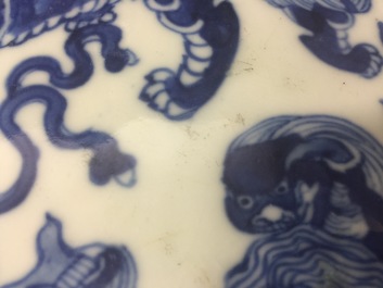 A Chinese octagonal blue and white dish with foo dogs, 19th C.