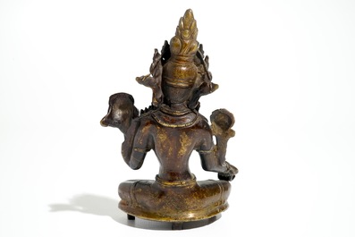 A Sino-Tibetan gilt bronze figure of Green Tara (Syamatara), 17/18th C.