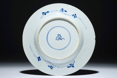 Een Chinees blauw-wit bord met wapen van 'Potken', Kangxi, 1662-1722