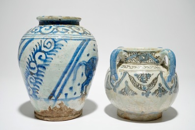 Deux vases islamiques en c&eacute;ramique silicieuse, prob. Syrie, 18&egrave;me