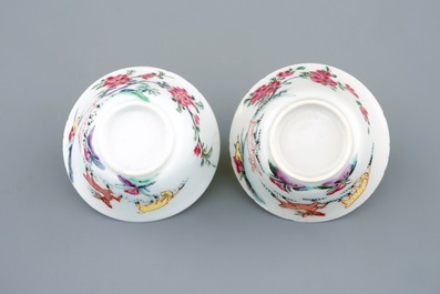 Une paire de tasses et soucoupes aux cerfs en porcelaine de Chine famille rose, Yongzheng, 1723-1735