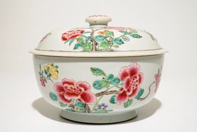 A round Chinese famille rose tureen and cover, Yongzheng/Qianlong